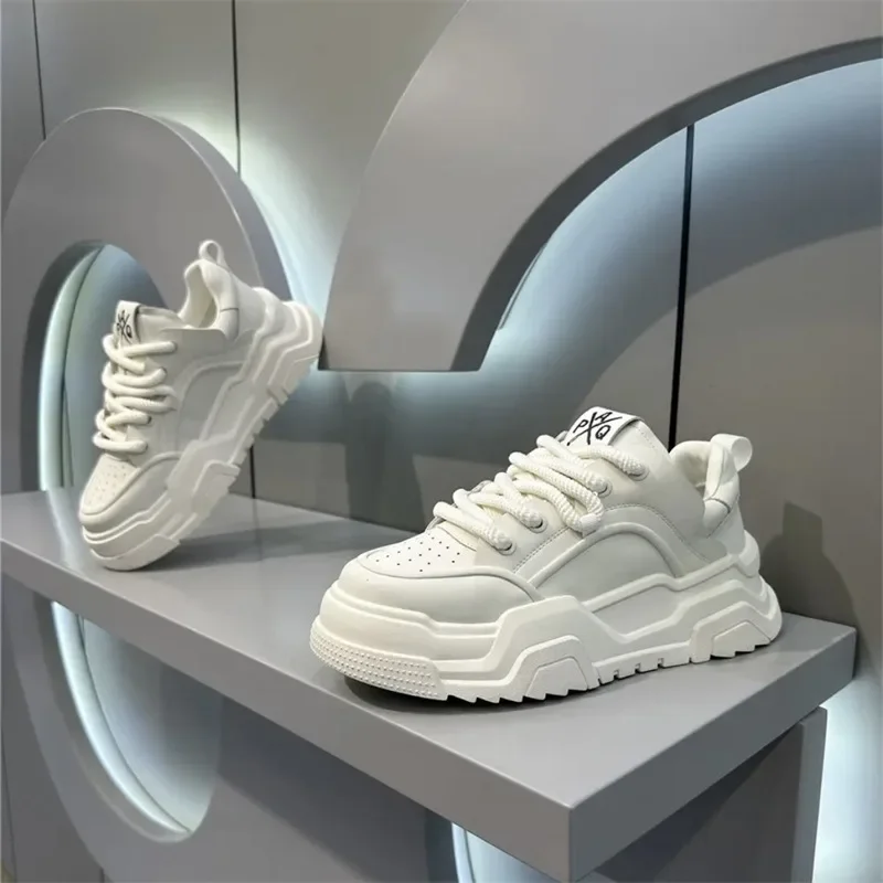 Mens Fashion Trainers 2025 - مصمم نمط حذاء رجالي أبيض مريح